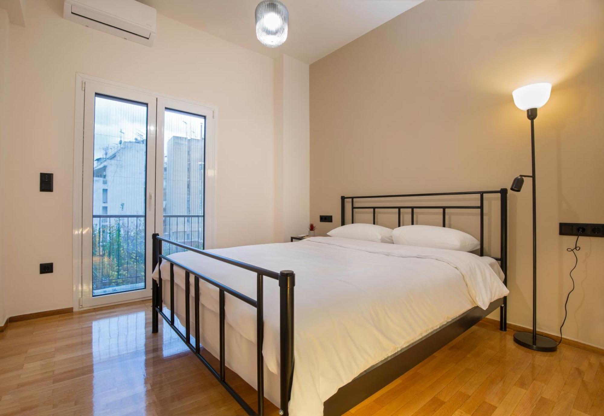 Urban Spacious Near Kallimarmaron * Athene