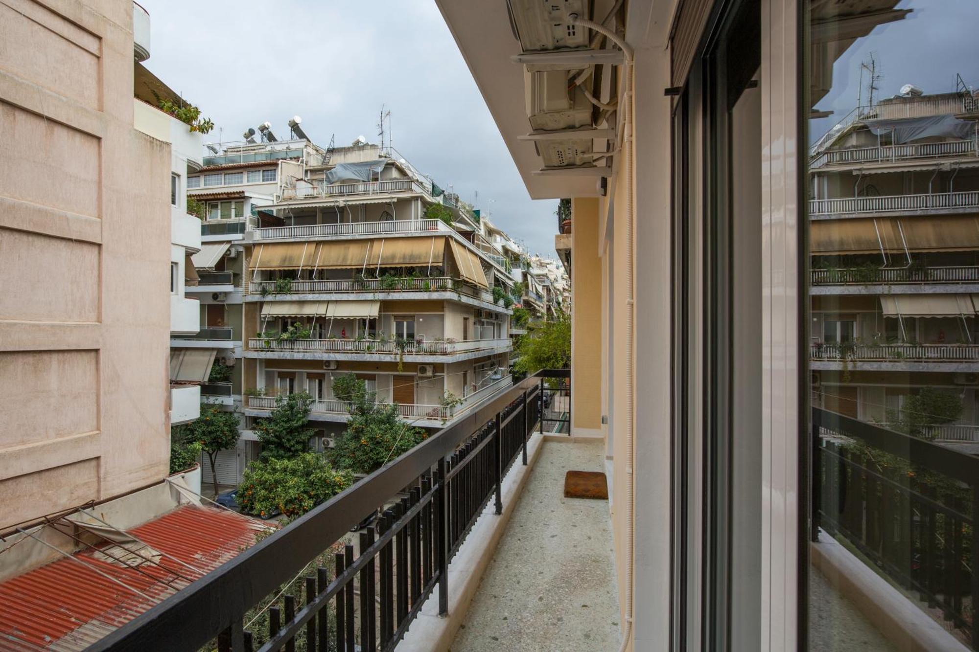 Apartment Urban Spacious Near Kallimarmaron